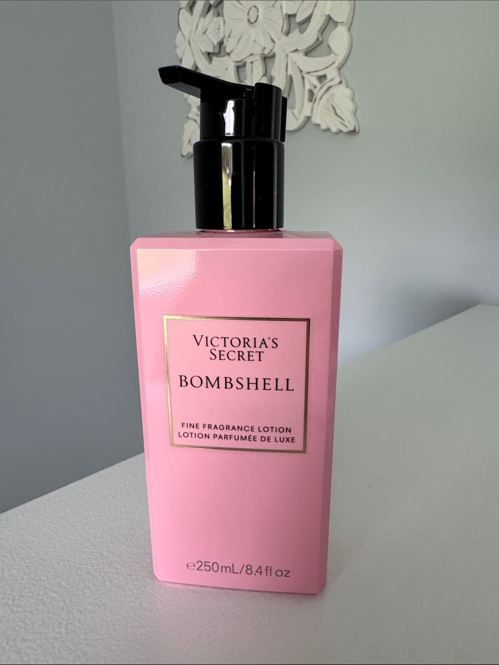 NWT Victoria's Secret Bombshell Lotion in Pink with Black Pump